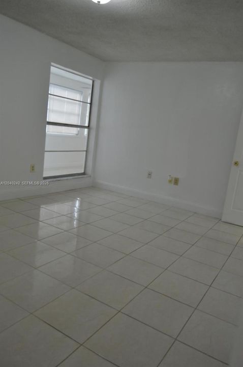 For Sale: $285,000 (2 beds, 2 baths, 1099 Square Feet)