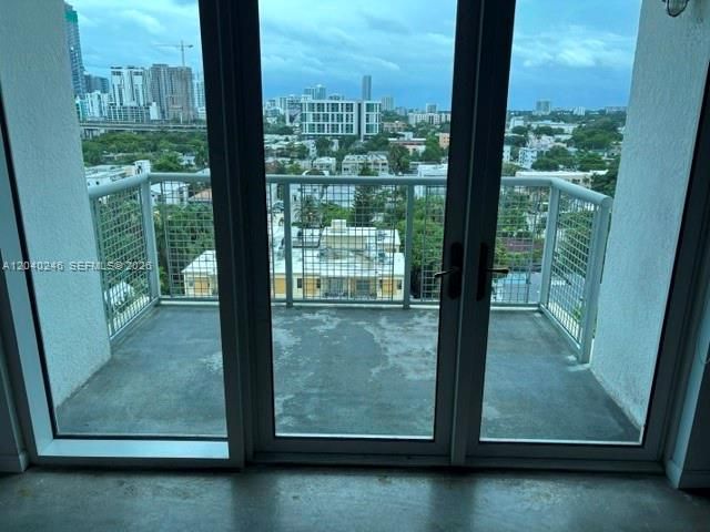 На продажу: $349,900 (2 спален, 2 ванн, 1000 Квадратных фут)
