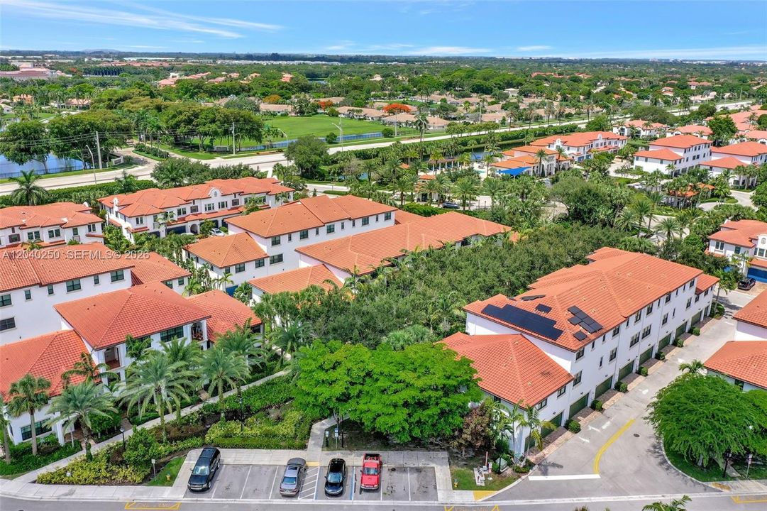 En Venta: $609,000 (3 camas, 3 baños, 2033 Pies cuadrados)