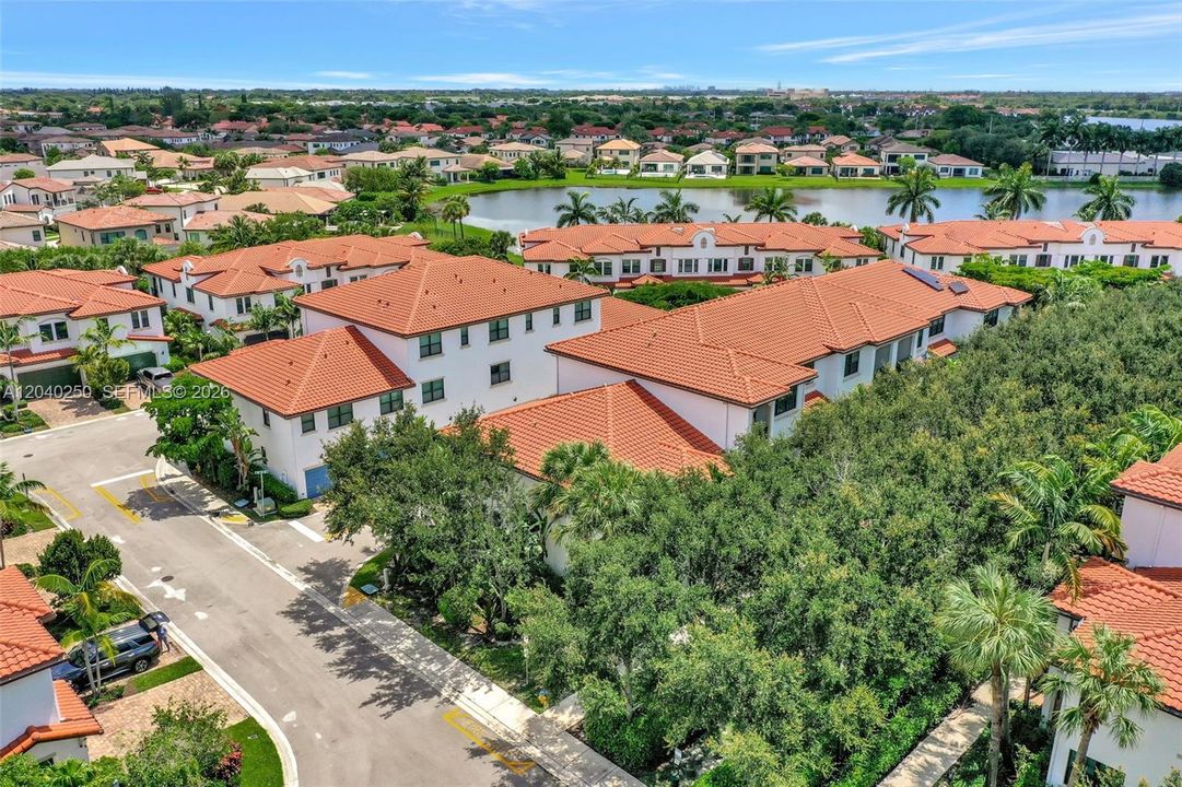 En Venta: $609,000 (3 camas, 3 baños, 2033 Pies cuadrados)