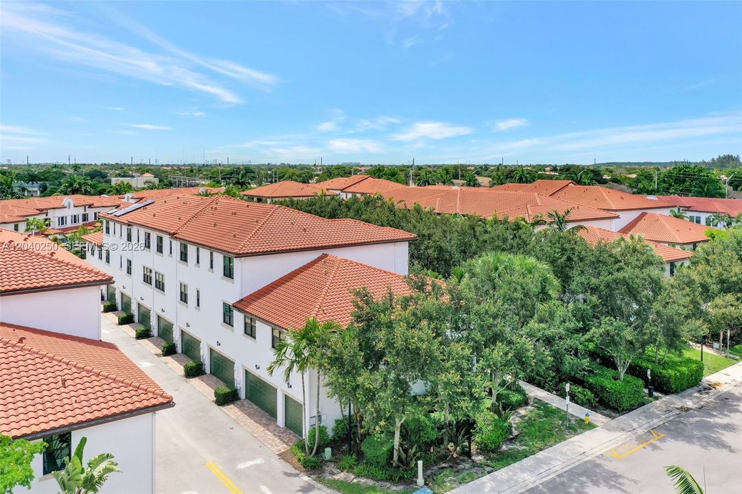 En Venta: $609,000 (3 camas, 3 baños, 2033 Pies cuadrados)