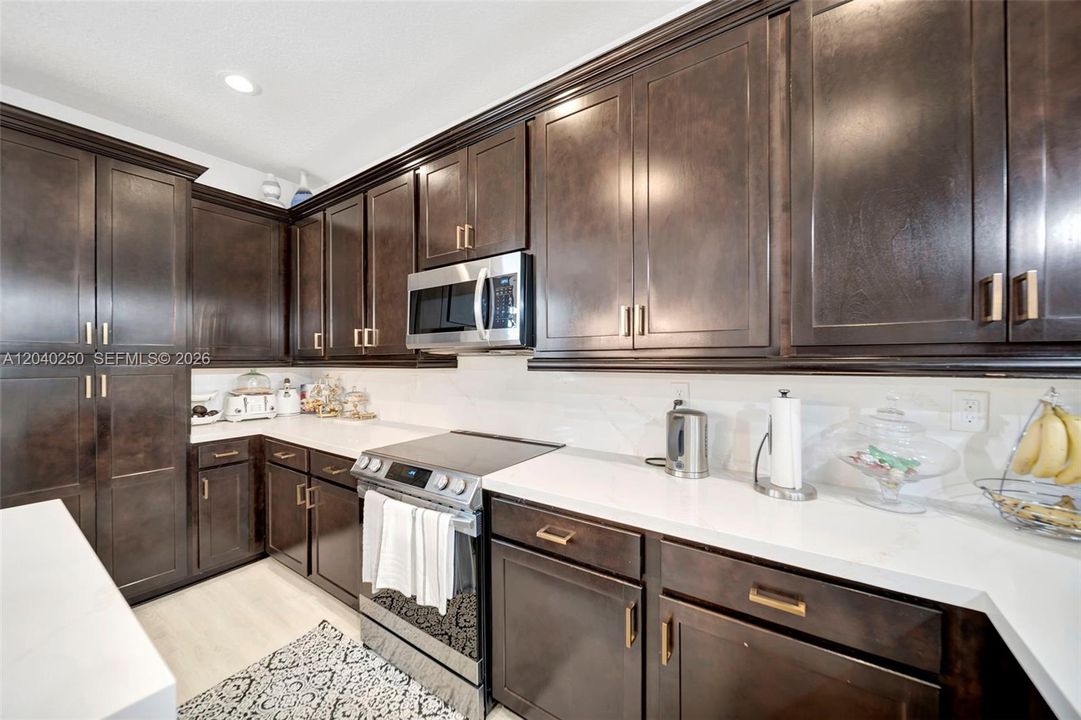 En Venta: $609,000 (3 camas, 3 baños, 2033 Pies cuadrados)