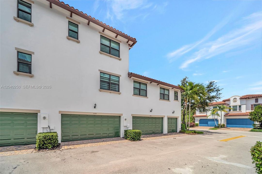 En Venta: $609,000 (3 camas, 3 baños, 2033 Pies cuadrados)