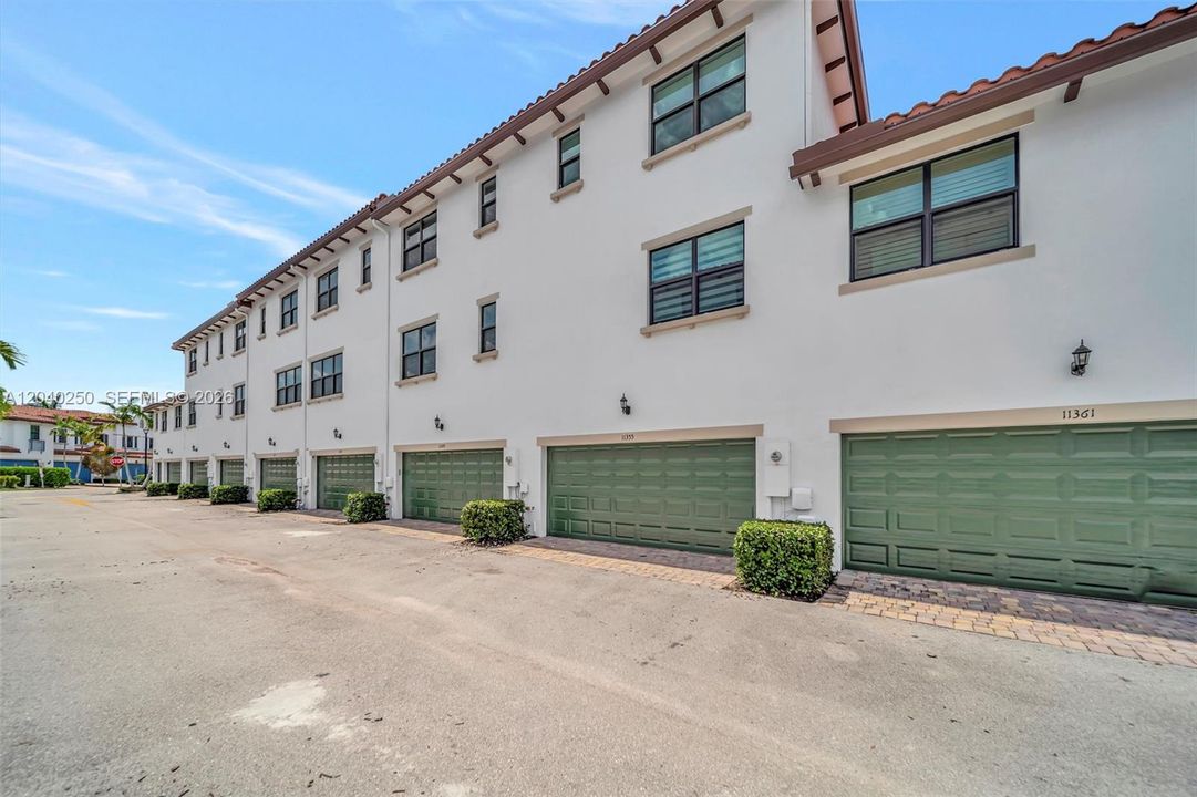 En Venta: $609,000 (3 camas, 3 baños, 2033 Pies cuadrados)