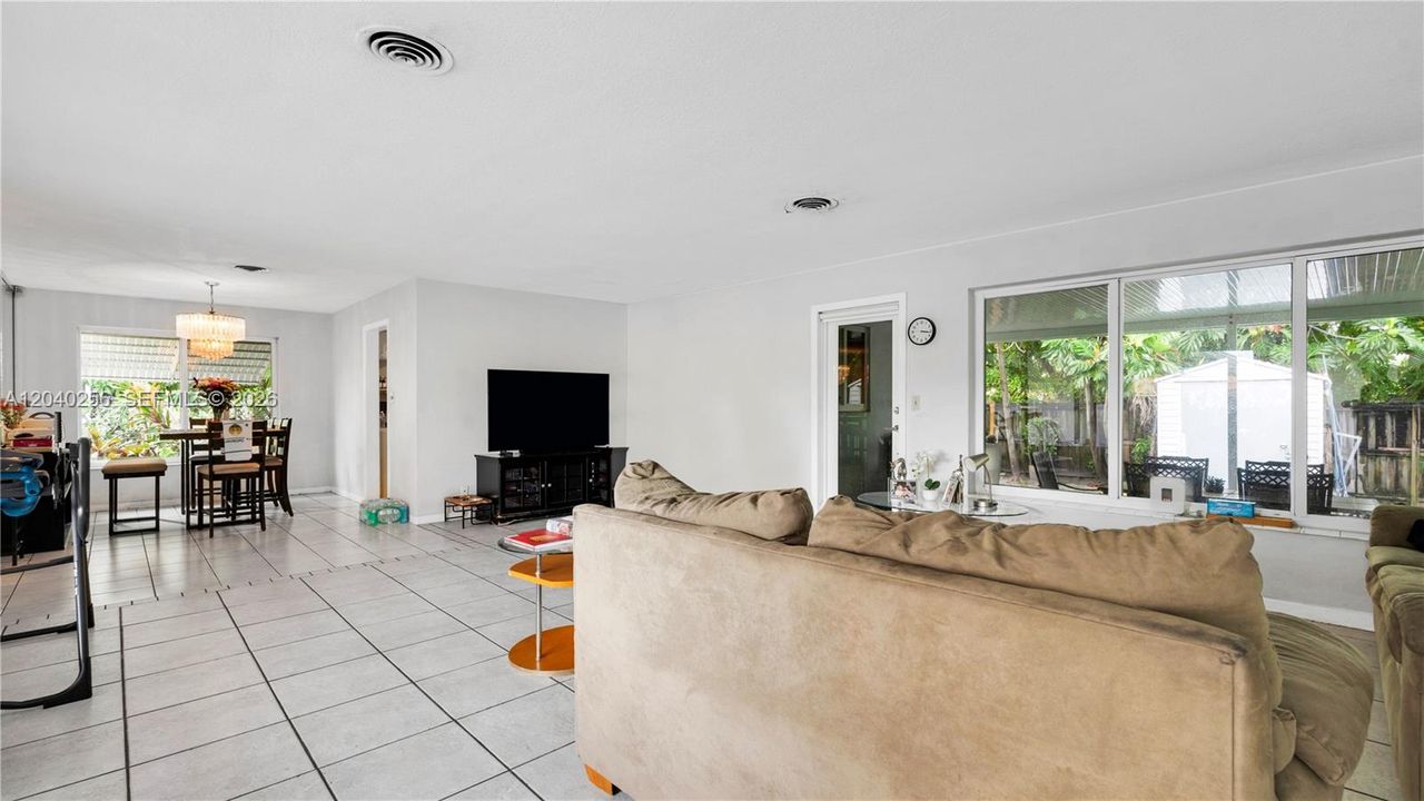 En Venta: $599,000 (3 camas, 3 baños, 1804 Pies cuadrados)