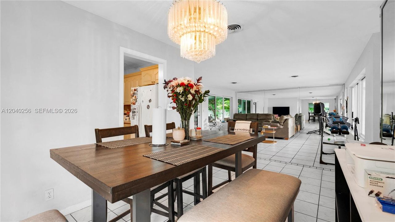 En Venta: $599,000 (3 camas, 3 baños, 1804 Pies cuadrados)