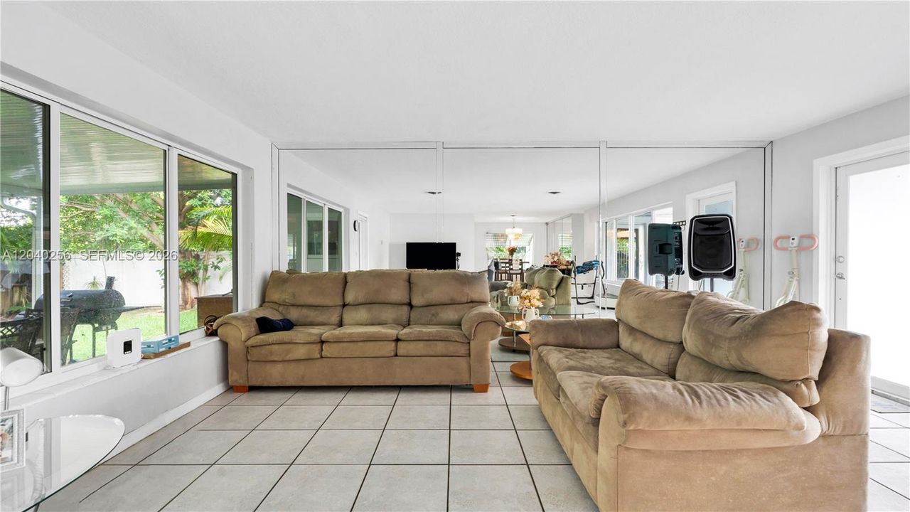 En Venta: $599,000 (3 camas, 3 baños, 1804 Pies cuadrados)