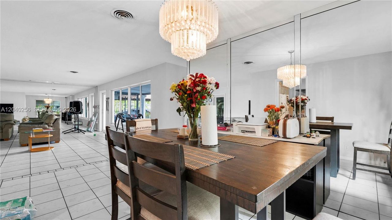 En Venta: $599,000 (3 camas, 3 baños, 1804 Pies cuadrados)