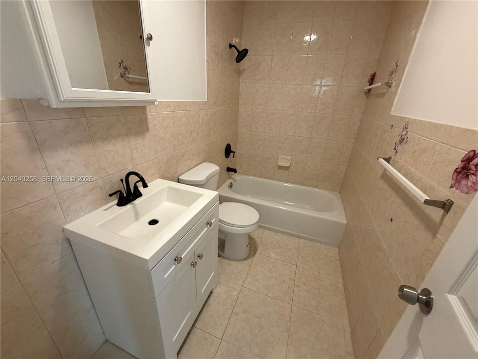 En Venta: $310,000 (2 camas, 1 baños, 1086 Pies cuadrados)