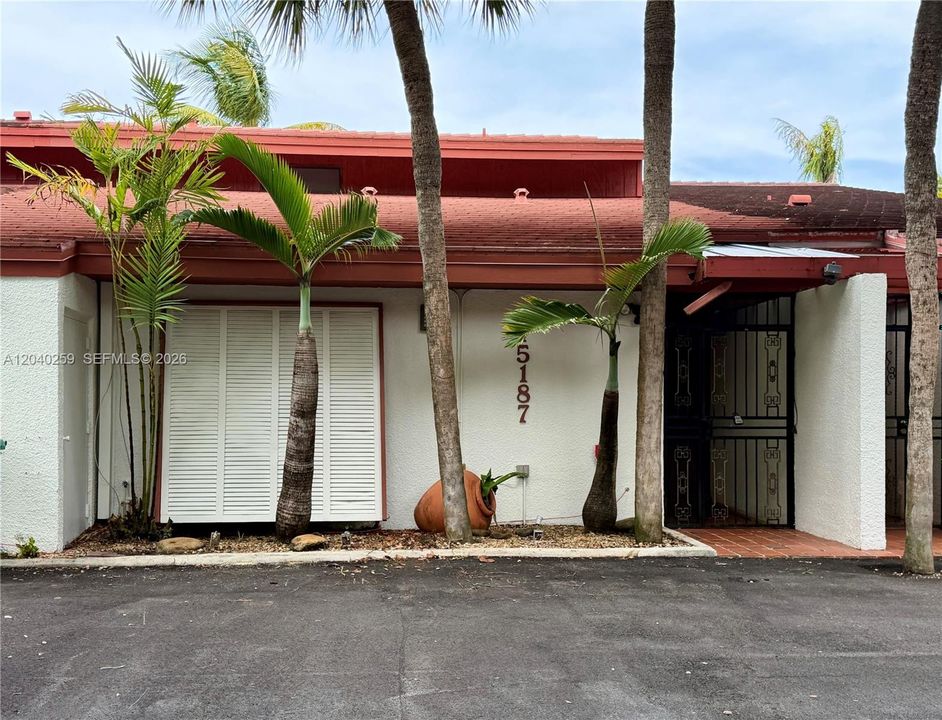 For Rent: $3,550 (3 beds, 3 baths, 2205 Square Feet)