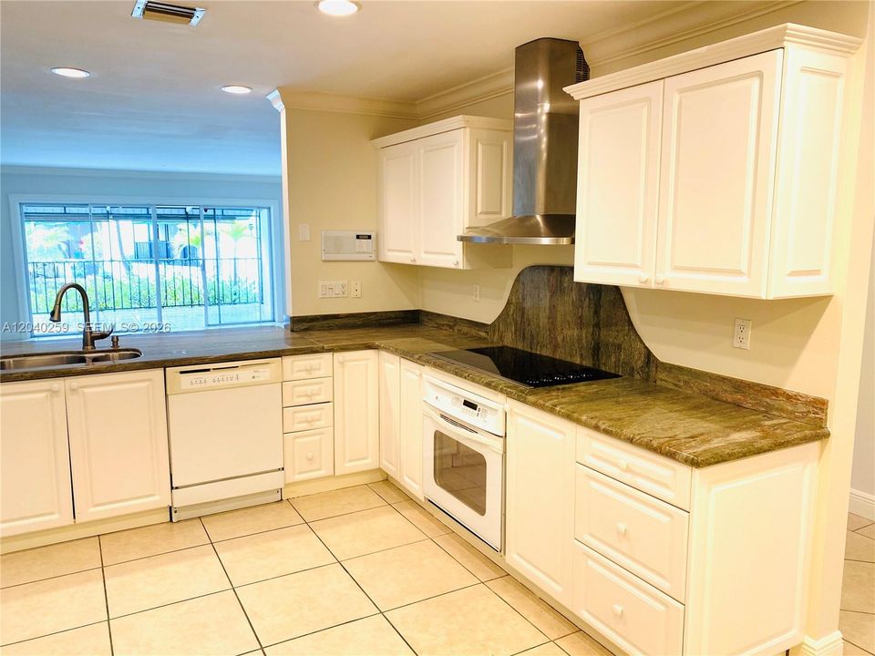 For Rent: $3,550 (3 beds, 3 baths, 2205 Square Feet)