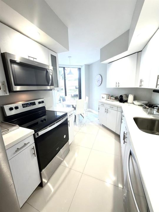 На продажу: $390,000 (2 спален, 2 ванн, 1068 Квадратных фут)