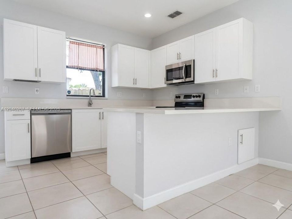 В аренду: $3,500 (3 спален, 2 ванн, 1377 Квадратных фут)