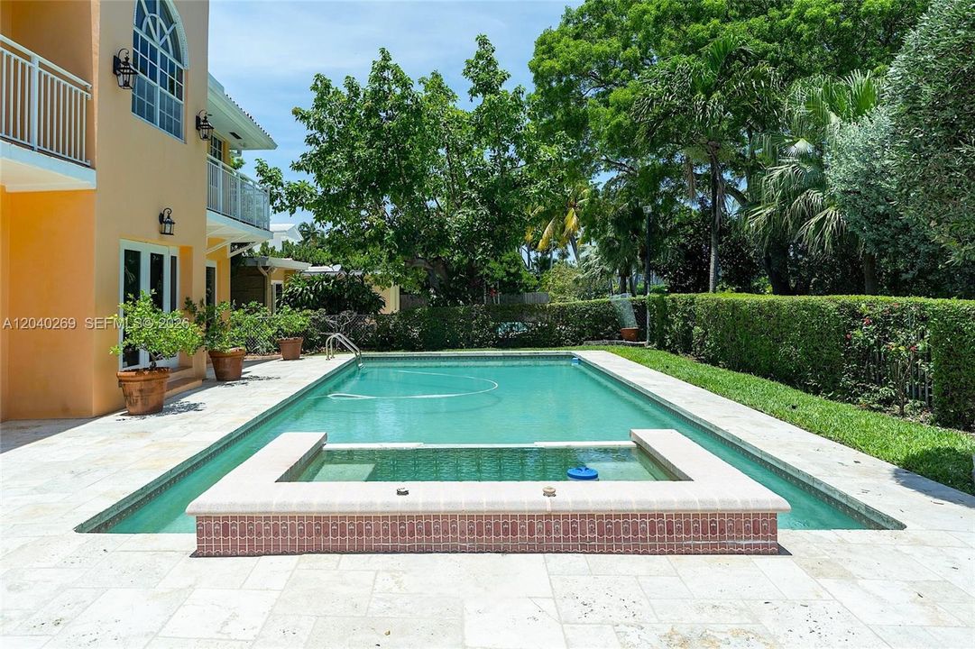 For Sale: $4,695,000 (6 beds, 5 baths, 6011 Square Feet)