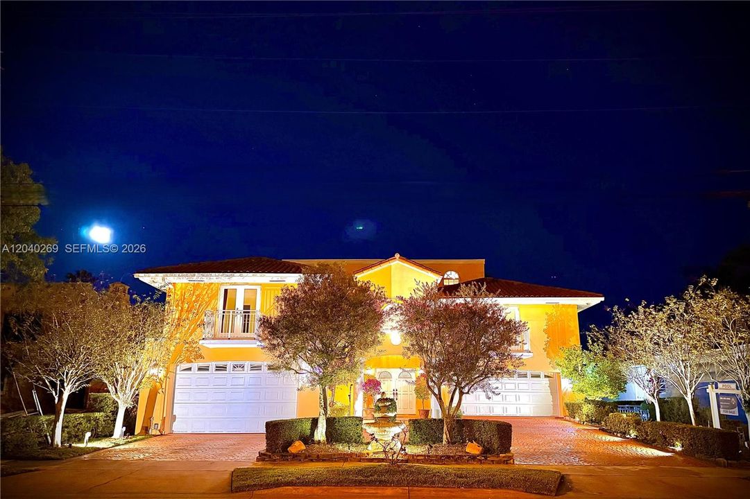 For Sale: $4,695,000 (6 beds, 5 baths, 6011 Square Feet)