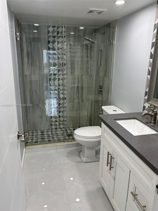 For Rent: $2,350 (2 beds, 2 baths, 900 Square Feet)