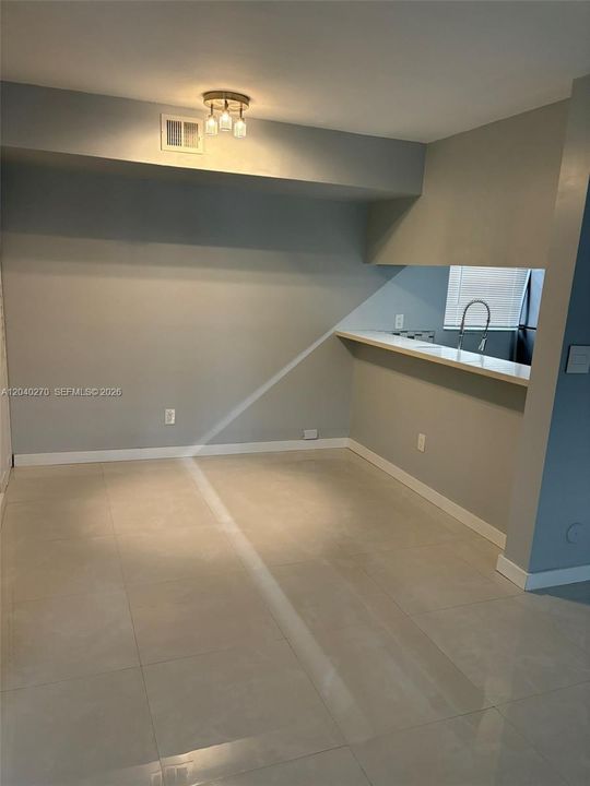 For Rent: $2,350 (2 beds, 2 baths, 900 Square Feet)