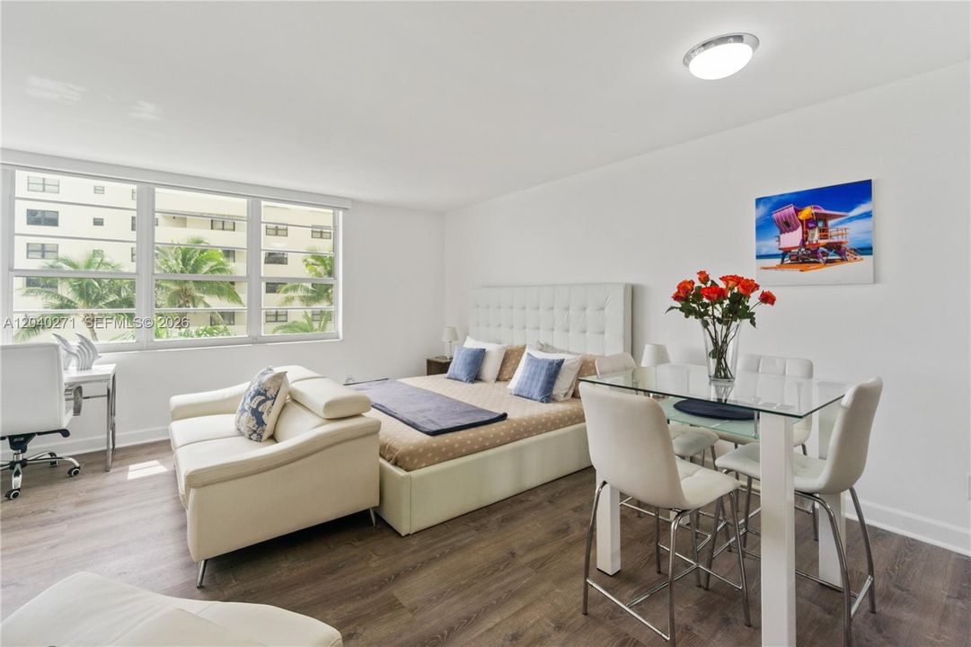 For Rent: $2,800 (0 beds, 1 baths, 550 Square Feet)