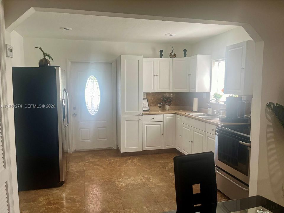 For Sale: $650,000 (3 beds, 2 baths, 1294 Square Feet)