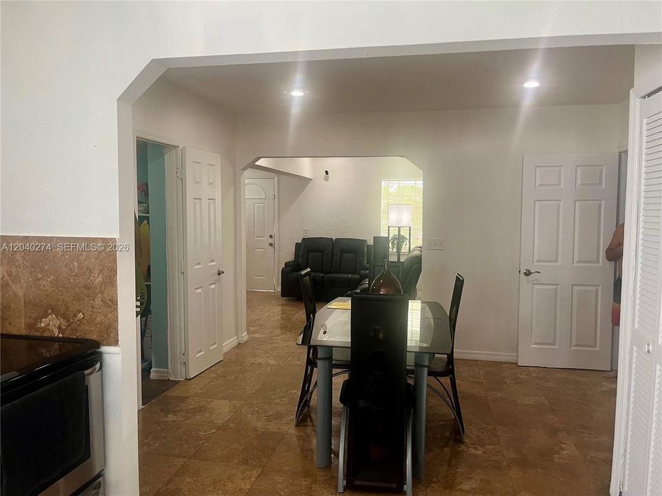 For Sale: $650,000 (3 beds, 2 baths, 1294 Square Feet)