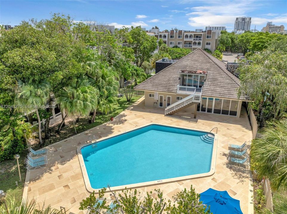 En Venta: $305,000 (1 camas, 1 baños, 712 Pies cuadrados)