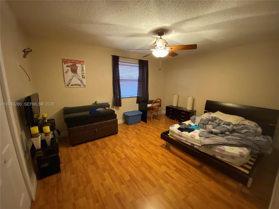 En Renta: $3,000 (3 camas, 2 baños, 1560 Pies cuadrados)