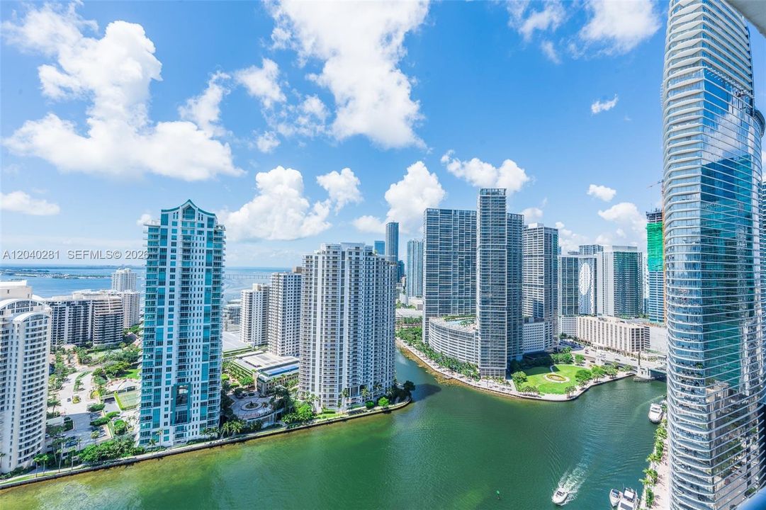 For Sale: $695,000 (2 beds, 2 baths, 1227 Square Feet)