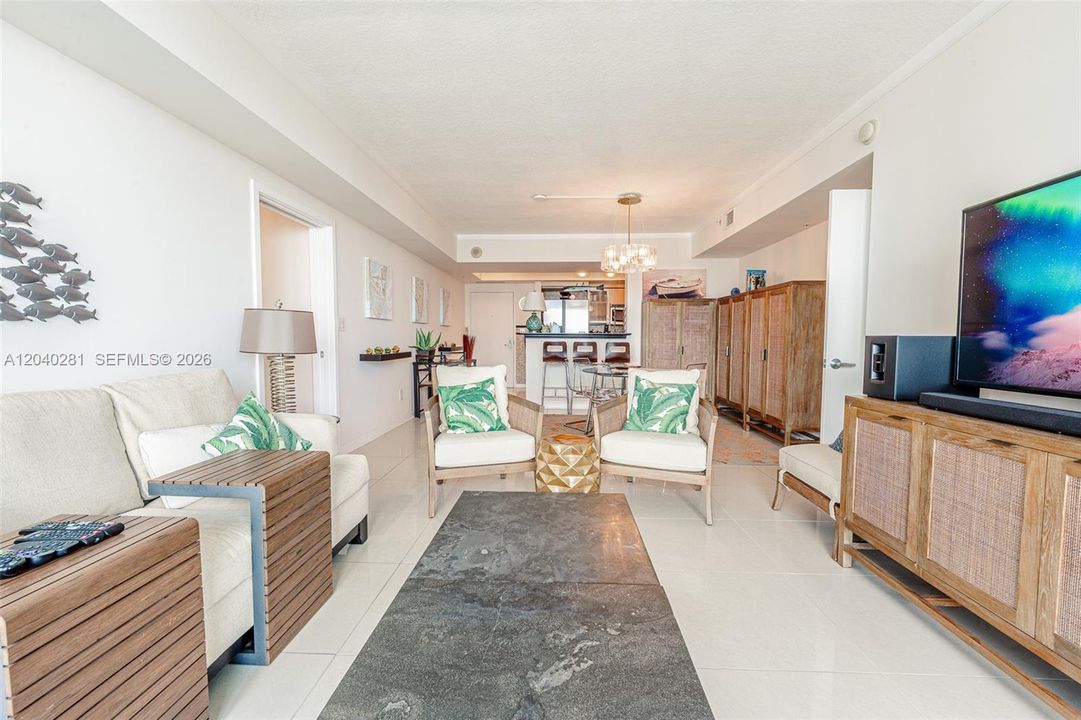 For Sale: $695,000 (2 beds, 2 baths, 1227 Square Feet)