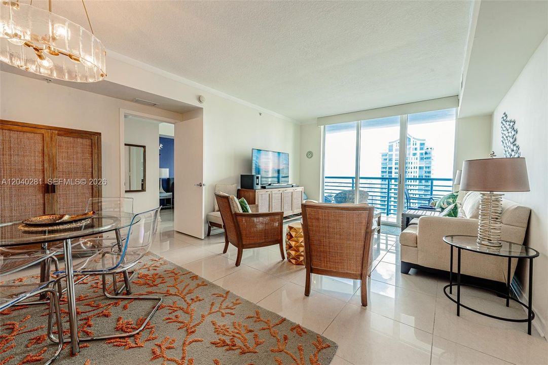 For Sale: $695,000 (2 beds, 2 baths, 1227 Square Feet)