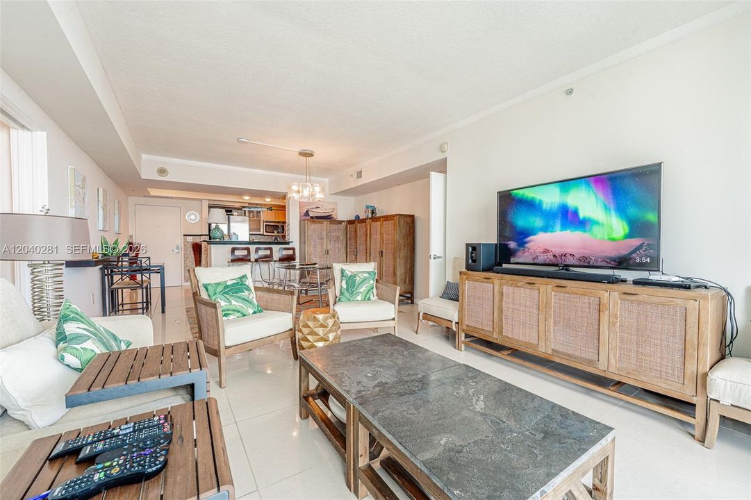 For Sale: $695,000 (2 beds, 2 baths, 1227 Square Feet)