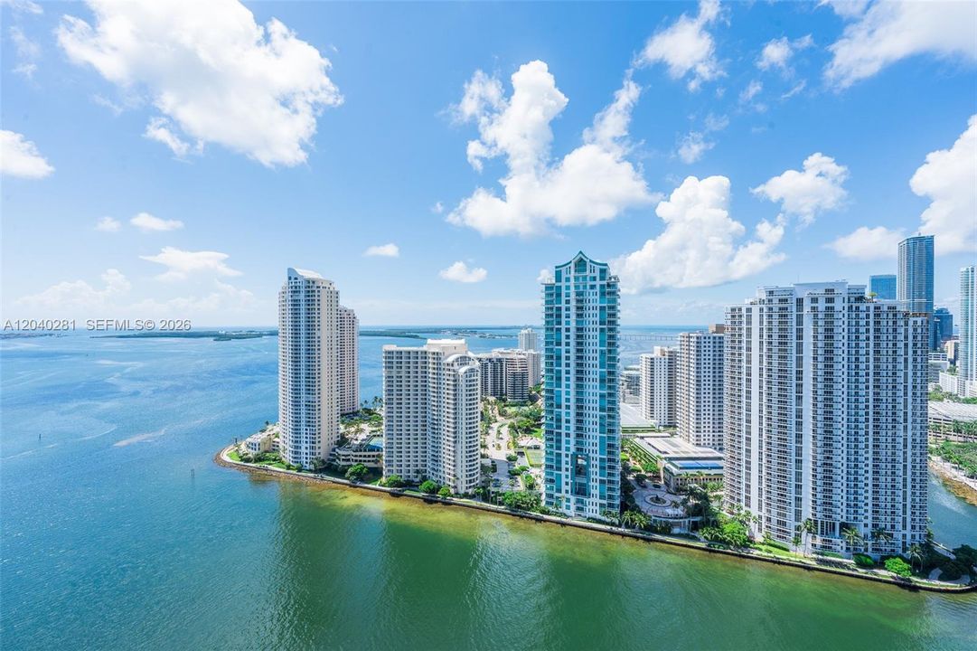 For Sale: $695,000 (2 beds, 2 baths, 1227 Square Feet)