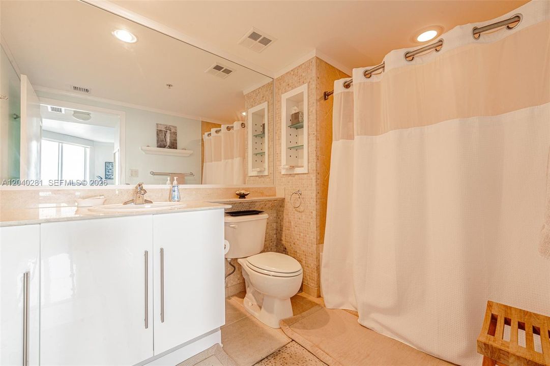 For Sale: $695,000 (2 beds, 2 baths, 1227 Square Feet)