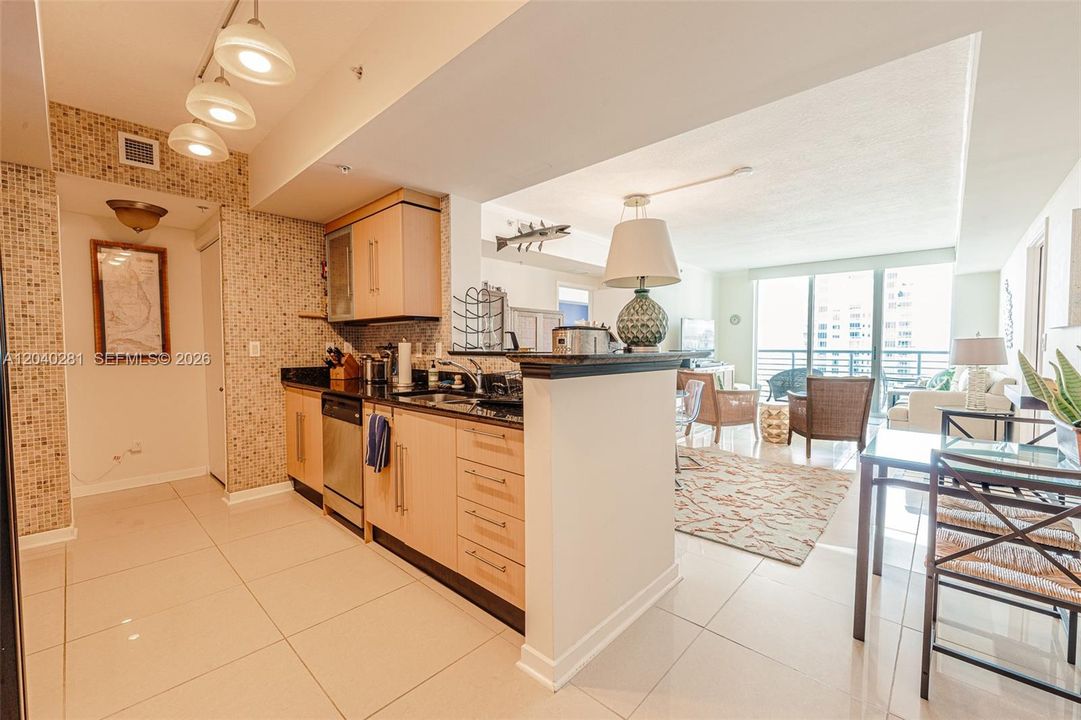 For Sale: $695,000 (2 beds, 2 baths, 1227 Square Feet)