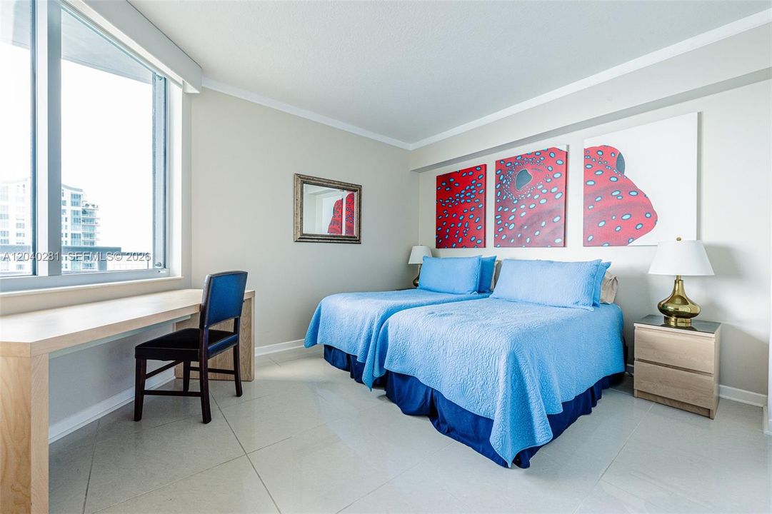 For Sale: $695,000 (2 beds, 2 baths, 1227 Square Feet)