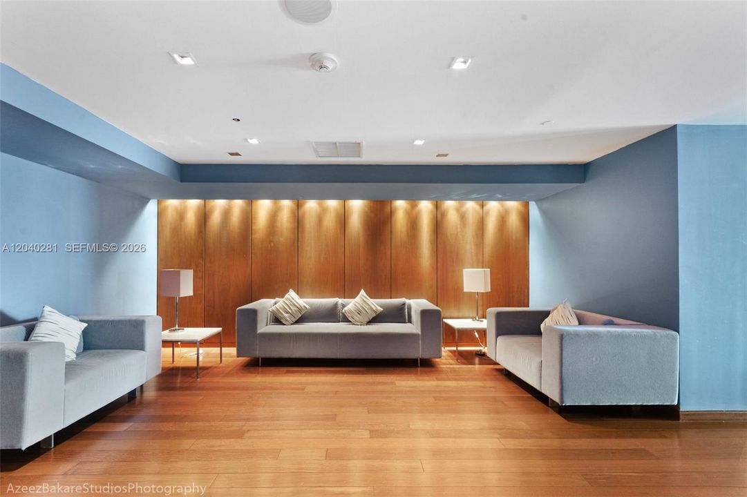 For Sale: $695,000 (2 beds, 2 baths, 1227 Square Feet)