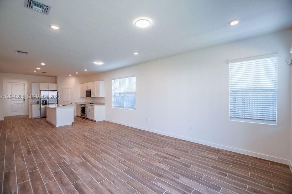 For Rent: $3,600 (4 beds, 2 baths, 2878 Square Feet)
