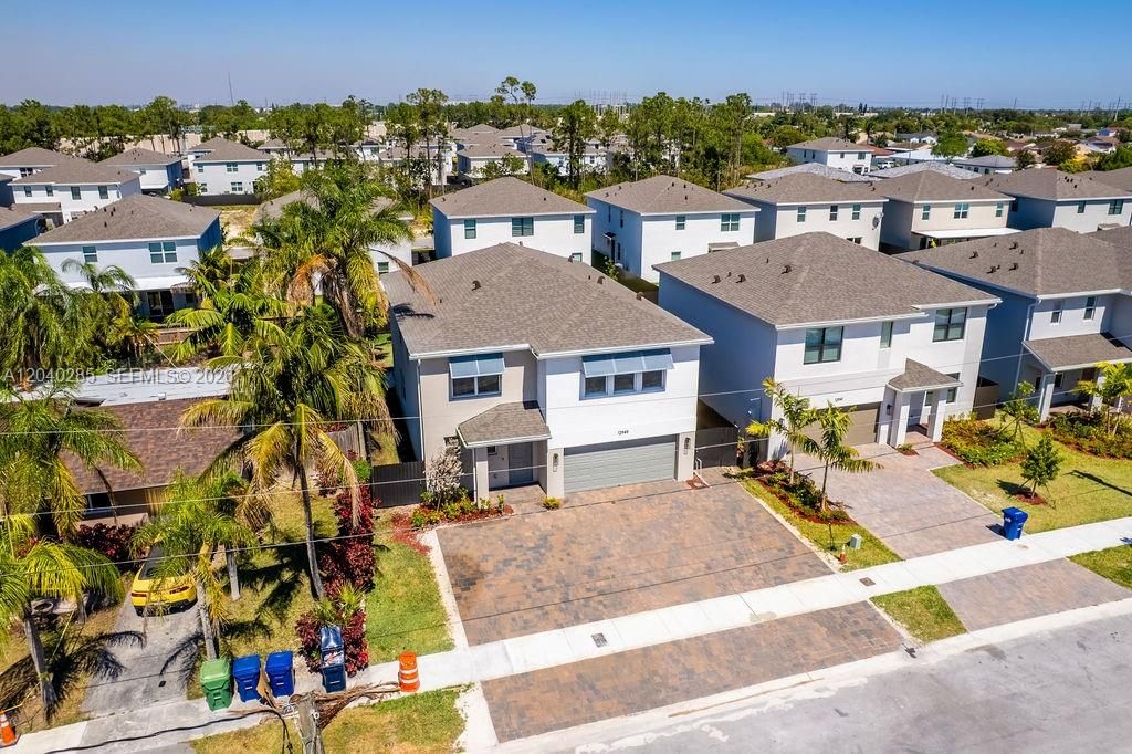 For Rent: $3,600 (4 beds, 2 baths, 2878 Square Feet)