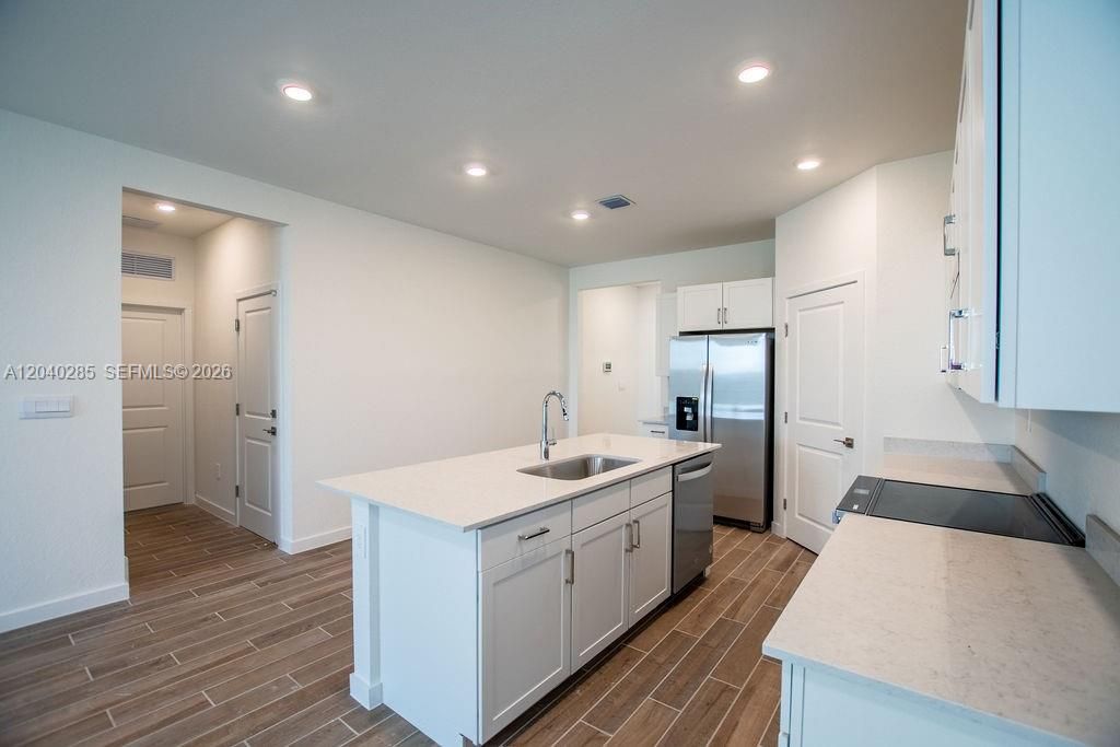 For Rent: $3,600 (4 beds, 2 baths, 2878 Square Feet)