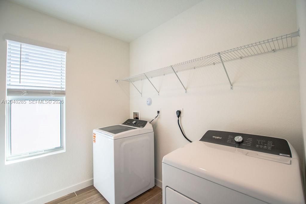 For Rent: $3,600 (4 beds, 2 baths, 2878 Square Feet)