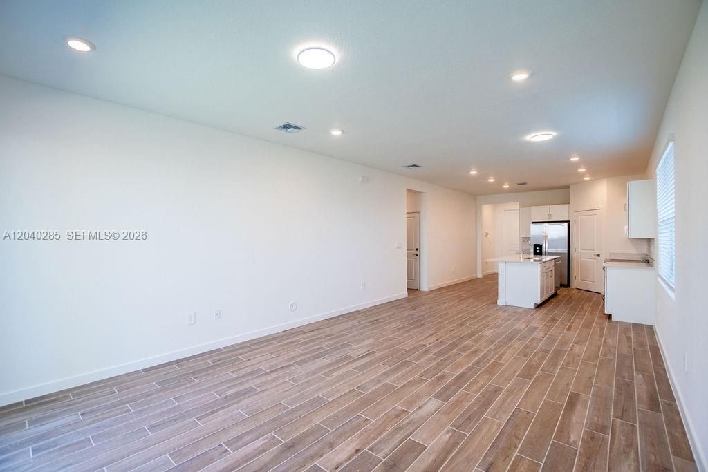 For Rent: $3,600 (4 beds, 2 baths, 2878 Square Feet)