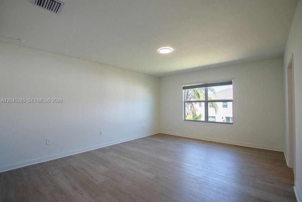 For Rent: $3,600 (4 beds, 2 baths, 2878 Square Feet)