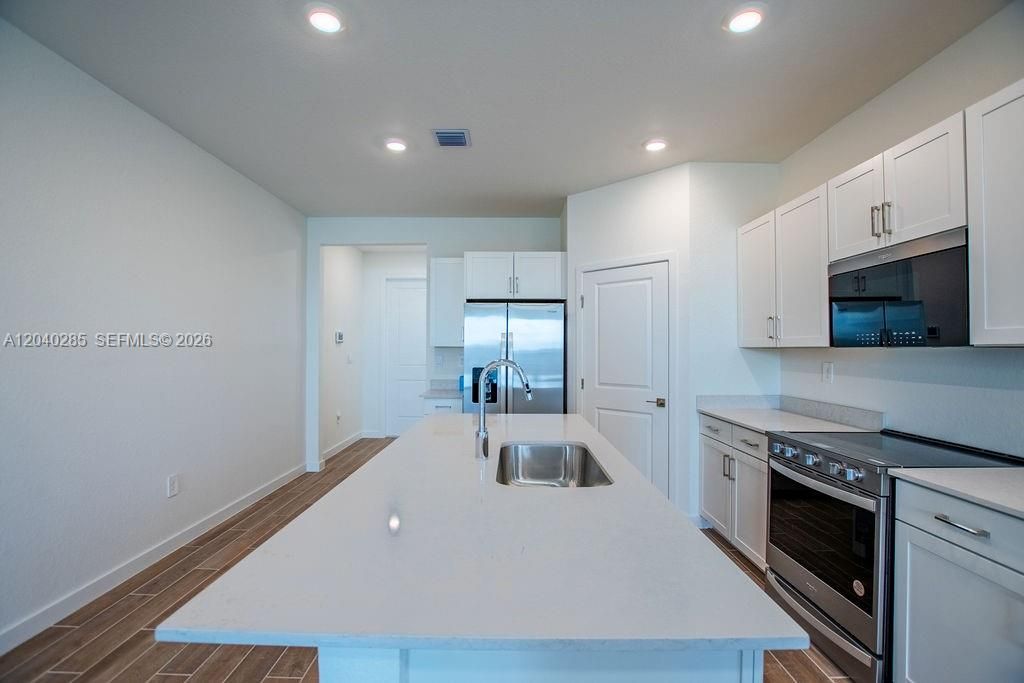 For Rent: $3,600 (4 beds, 2 baths, 2878 Square Feet)