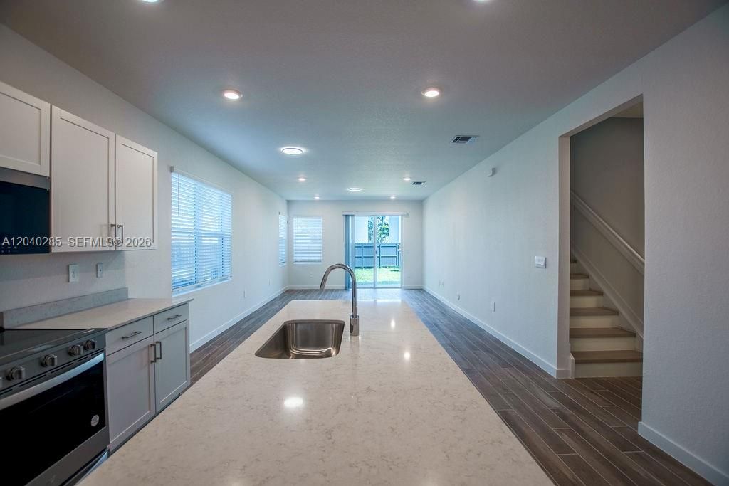 For Rent: $3,600 (4 beds, 2 baths, 2878 Square Feet)