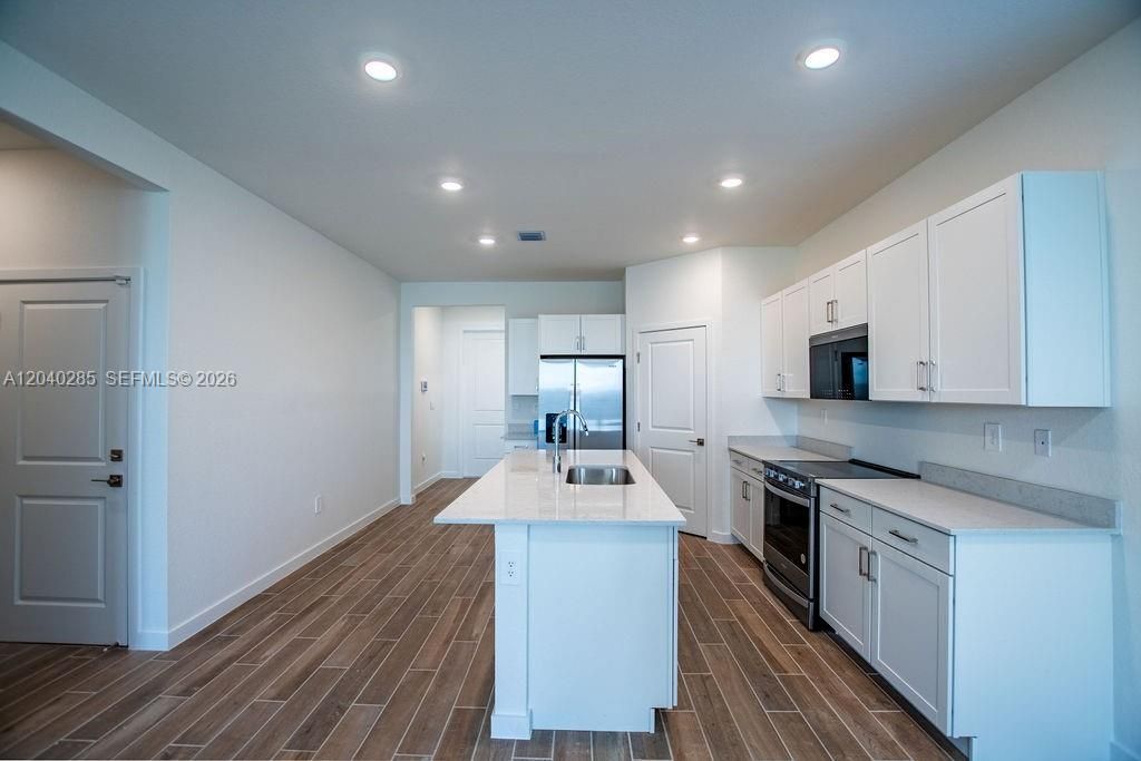 For Rent: $3,600 (4 beds, 2 baths, 2878 Square Feet)