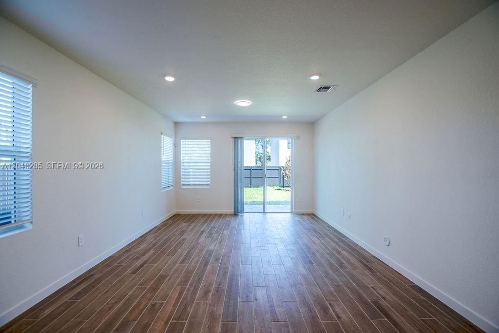 For Rent: $3,600 (4 beds, 2 baths, 2878 Square Feet)