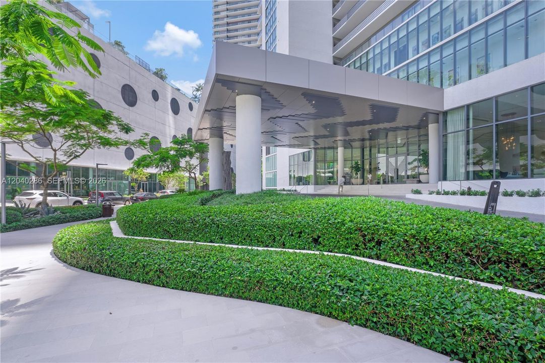 For Rent: $5,900 (2 beds, 2 baths, 1198 Square Feet)