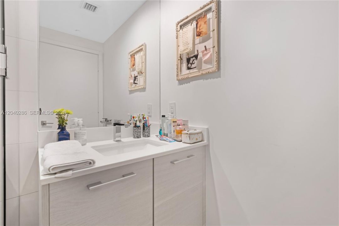 For Rent: $5,900 (2 beds, 2 baths, 1198 Square Feet)