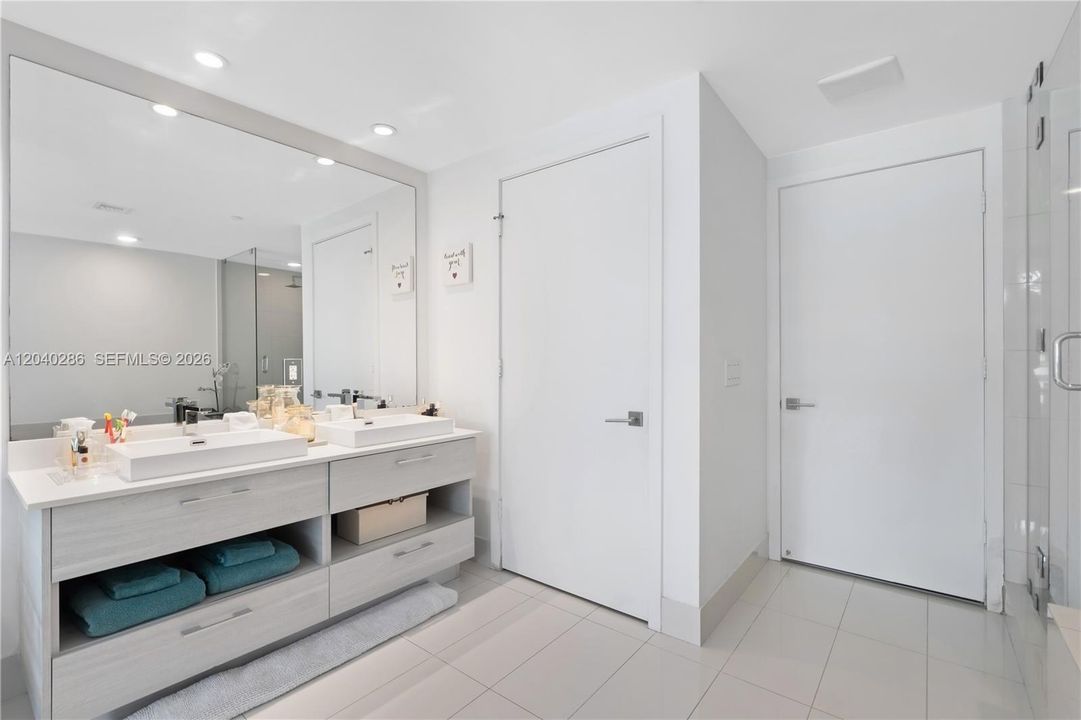 For Rent: $5,900 (2 beds, 2 baths, 1198 Square Feet)