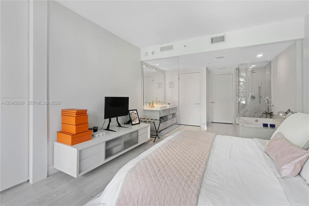 For Rent: $5,900 (2 beds, 2 baths, 1198 Square Feet)
