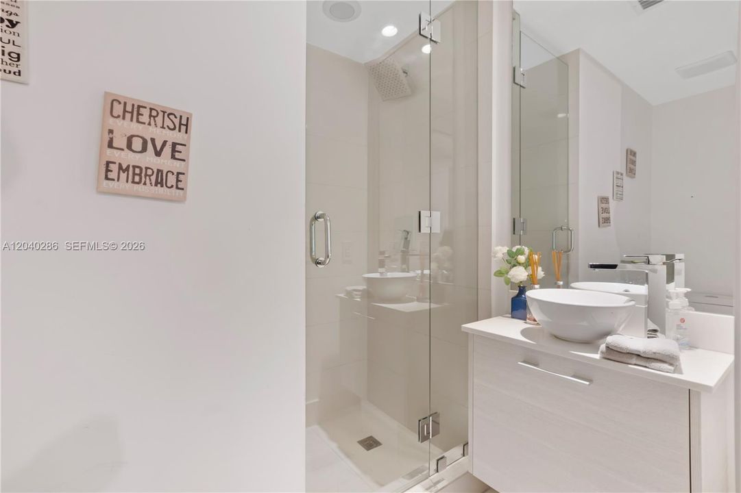 For Rent: $5,900 (2 beds, 2 baths, 1198 Square Feet)